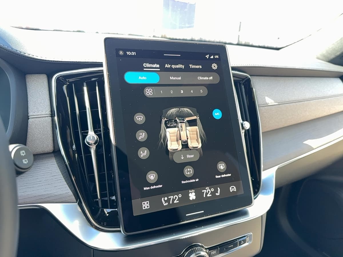 2026 Volvo XC90 plug-in hybrid - Image 22