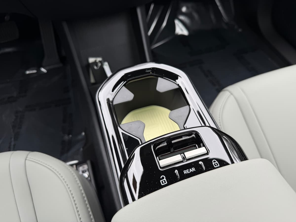 2026 Volvo EX30 Cross Country - Image 13