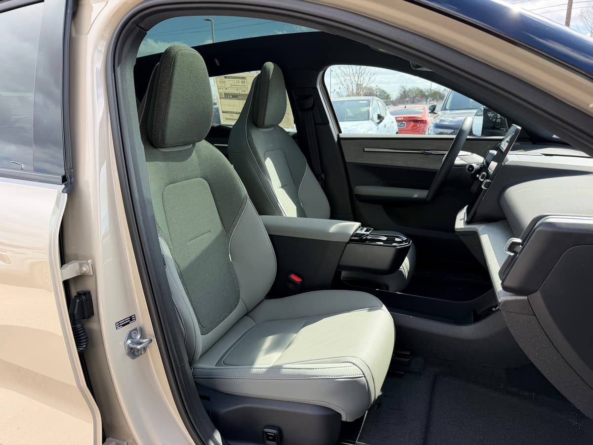 2026 Volvo EX30 Cross Country - Image 9