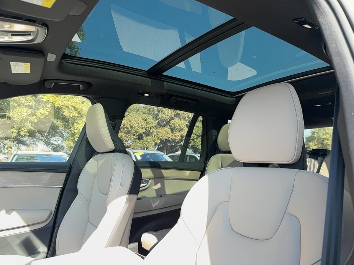 2026 Volvo XC90 - Image 12