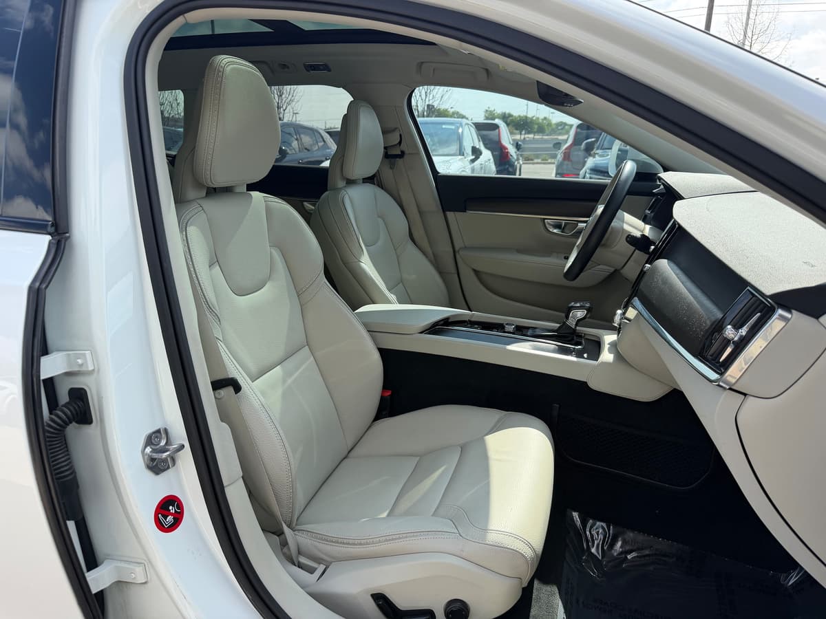 2018 Volvo V90 Cross Country - Image 9