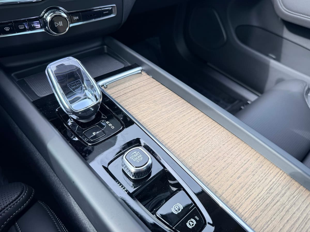 2026 Volvo XC60 - Image 24