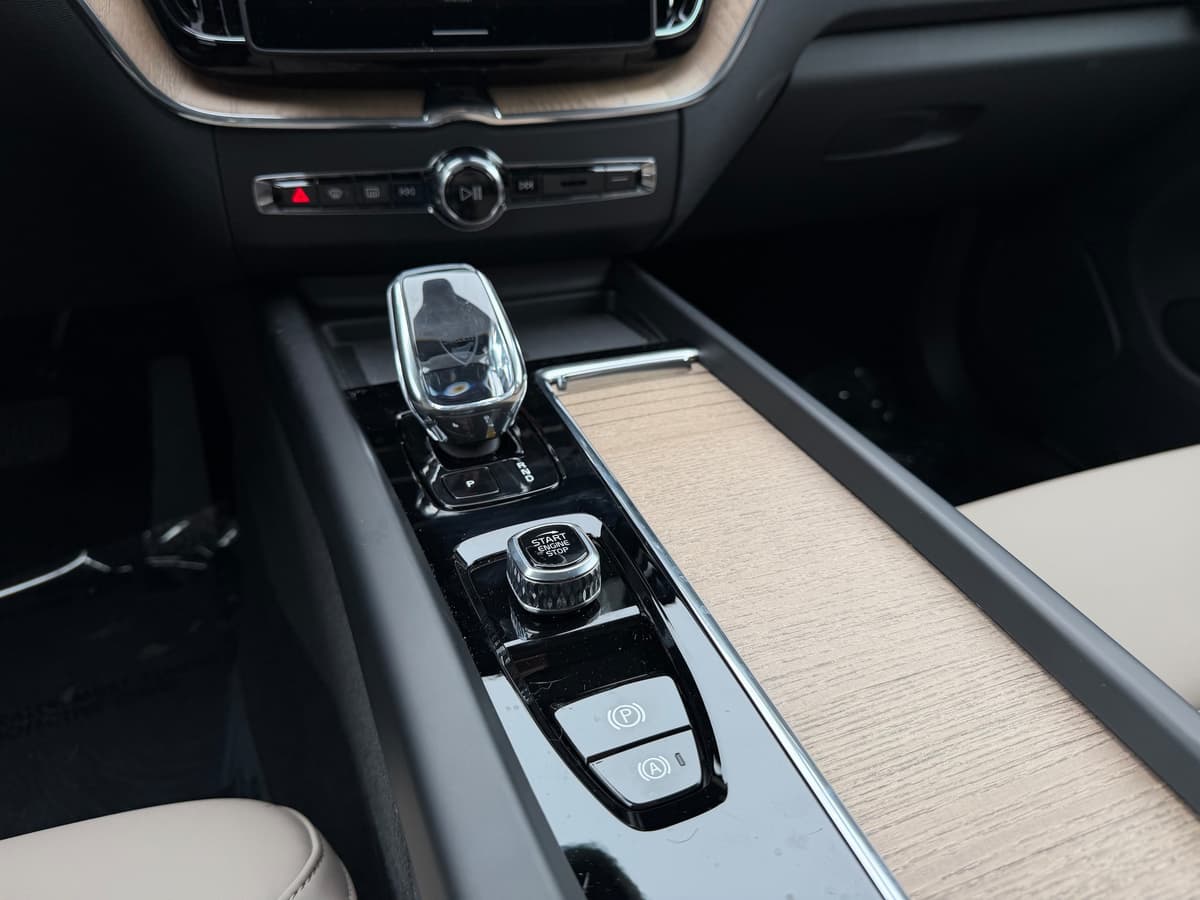 2026 Volvo XC60 - Image 13