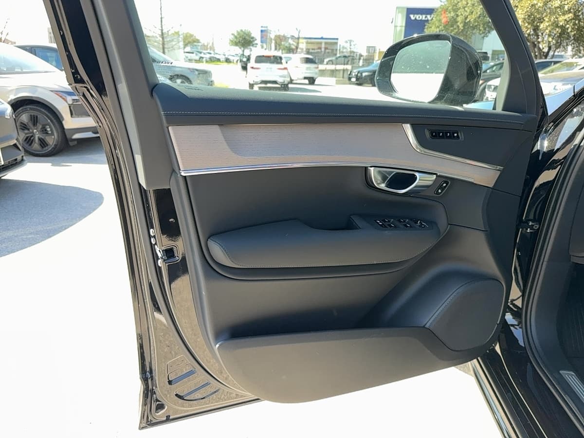 2026 Volvo XC90 - Image 9
