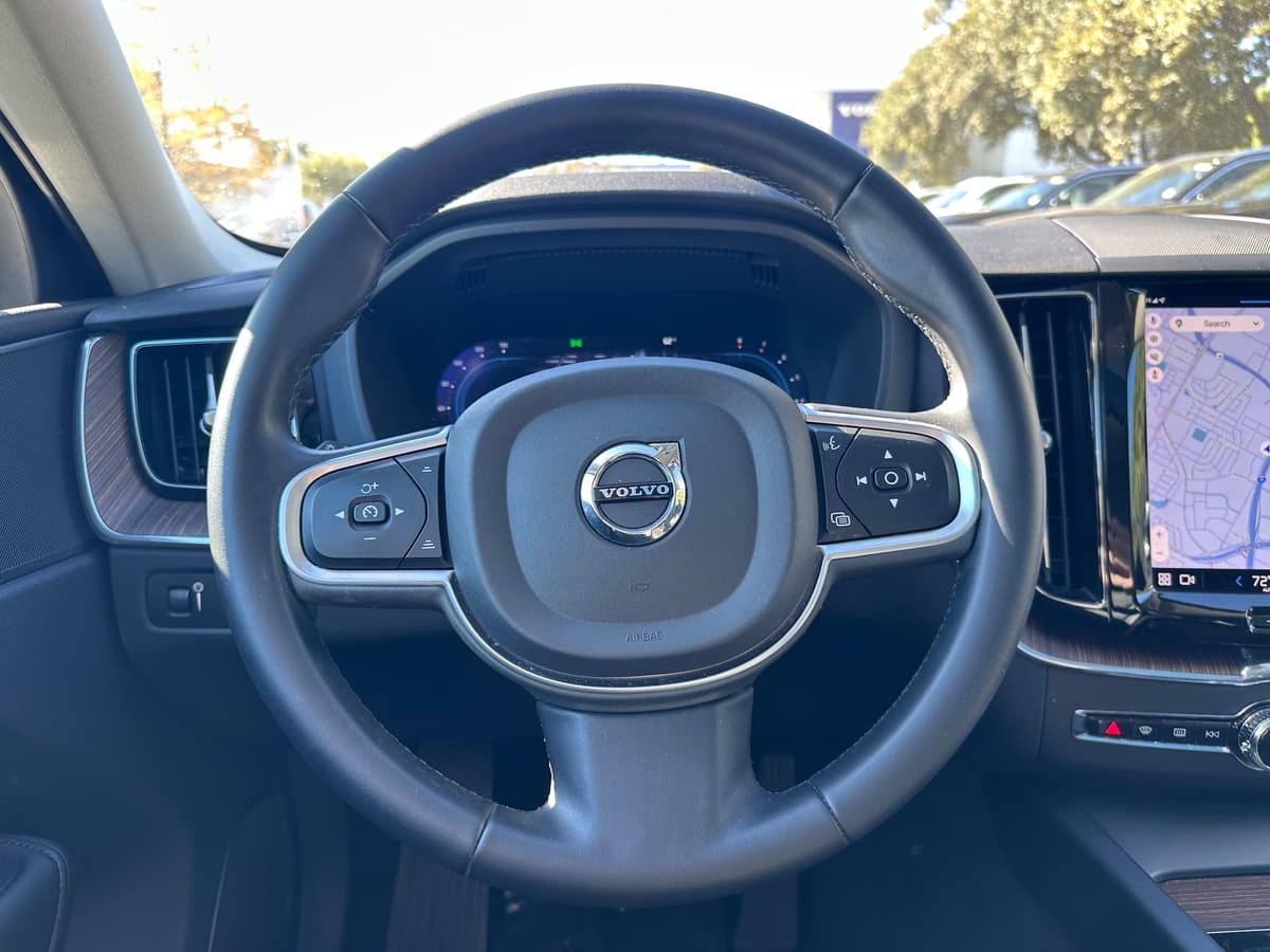 2022 Volvo XC60 - Image 16