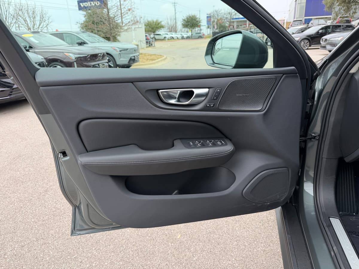 2026 Volvo V60 Cross Country - Image 17