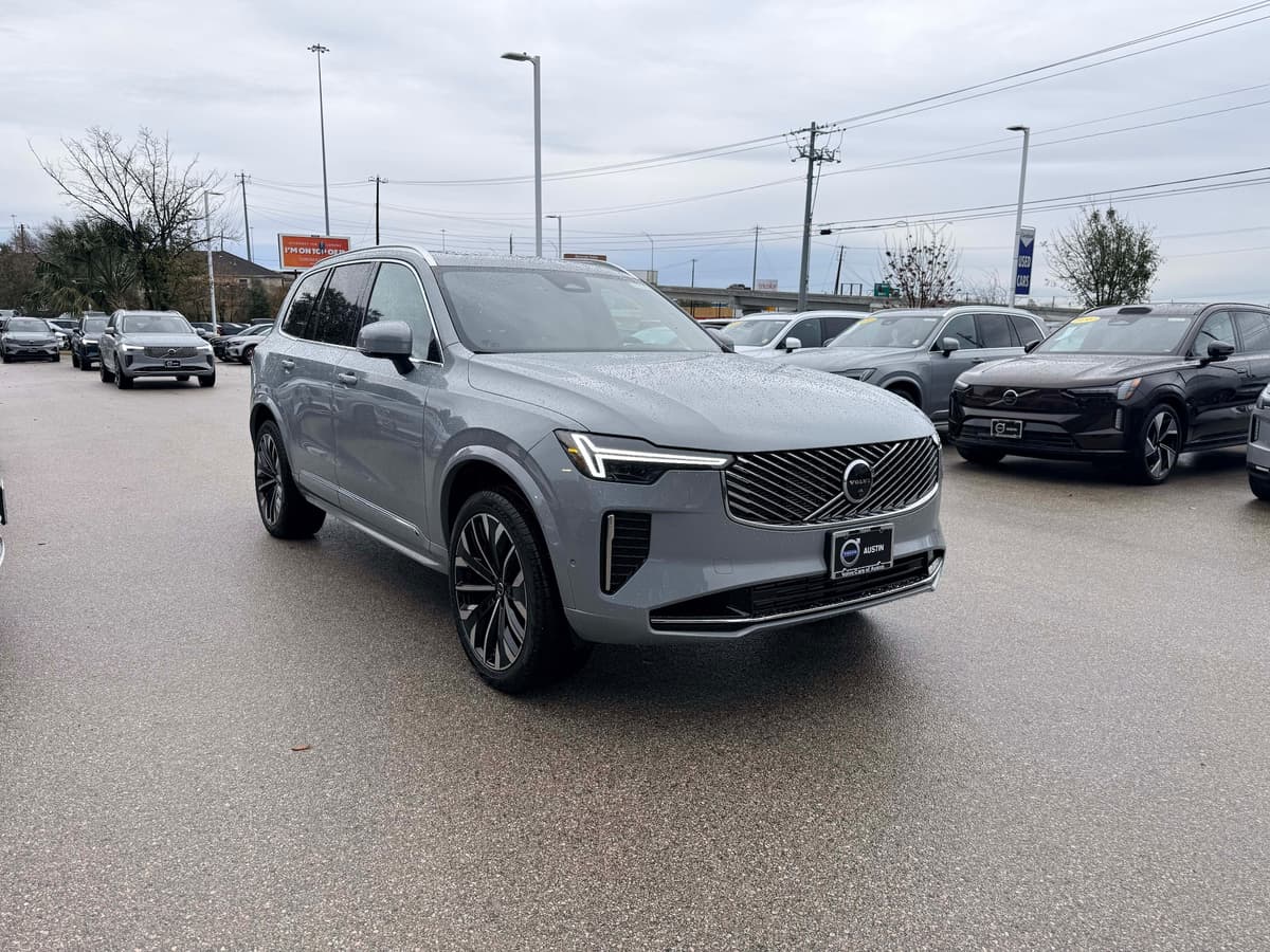 2026 Volvo XC90 plug-in hybrid - Image 7