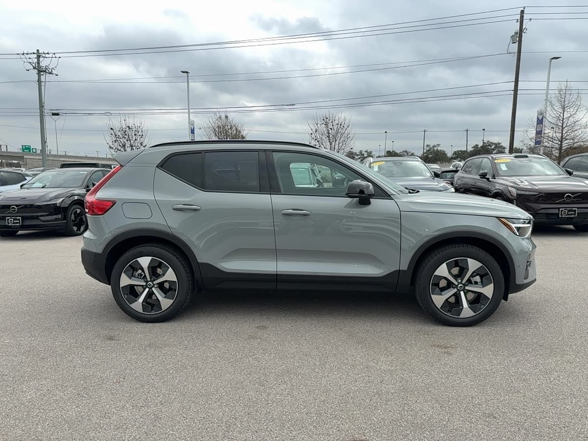 2026 Volvo XC40 - Image 7