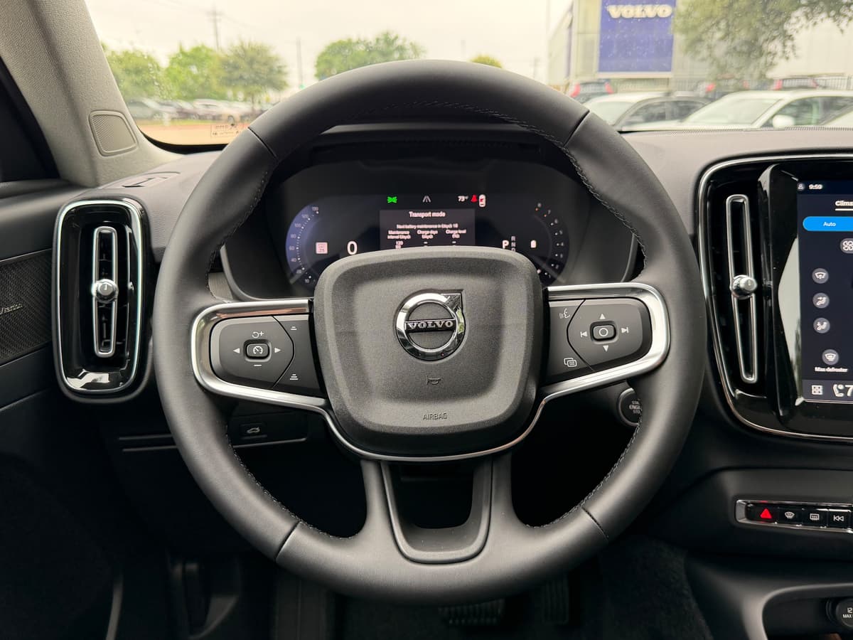 2026 Volvo XC40 - Image 13