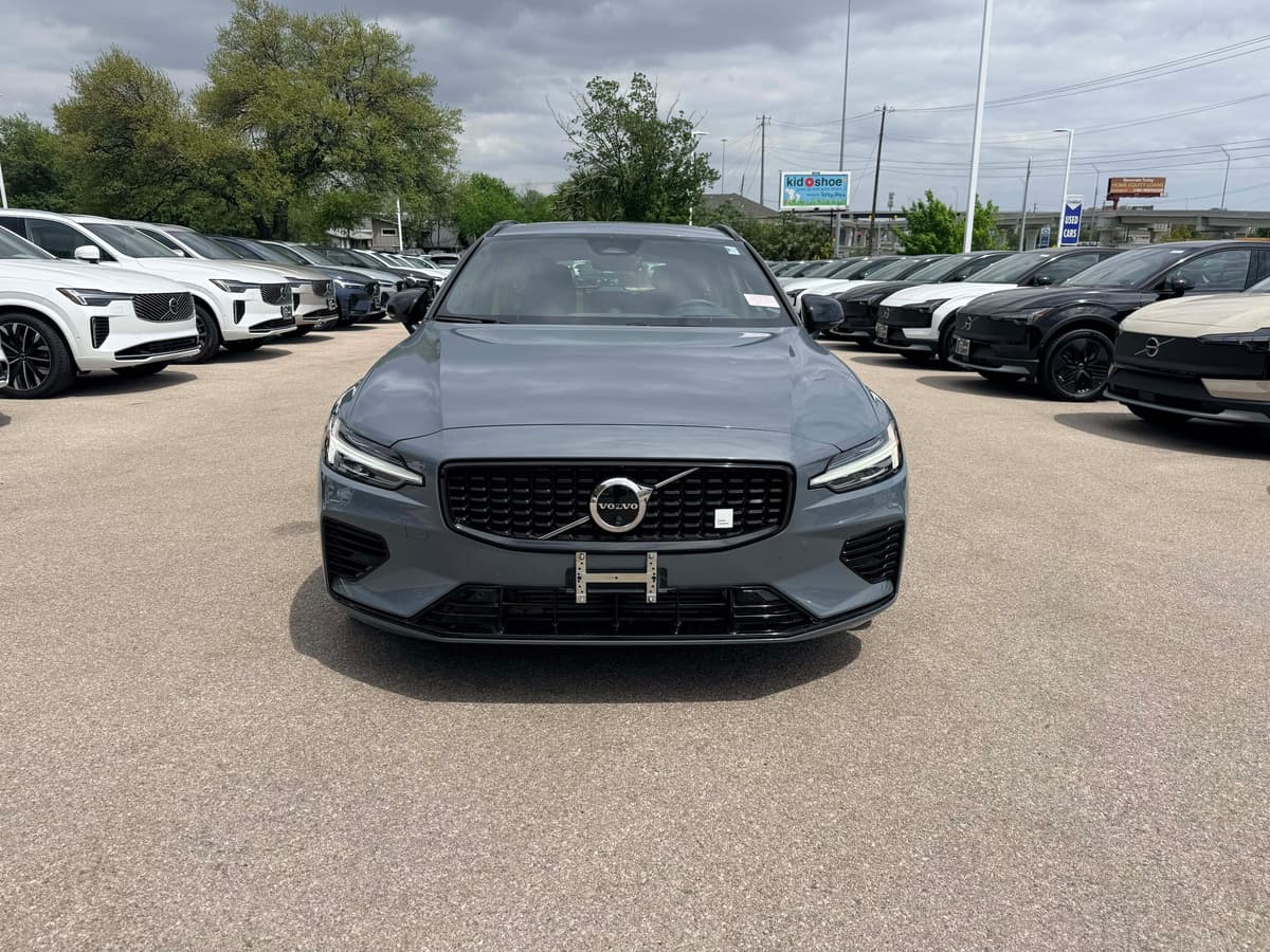 2024 Volvo V60 plug-in hybrid - Image 9