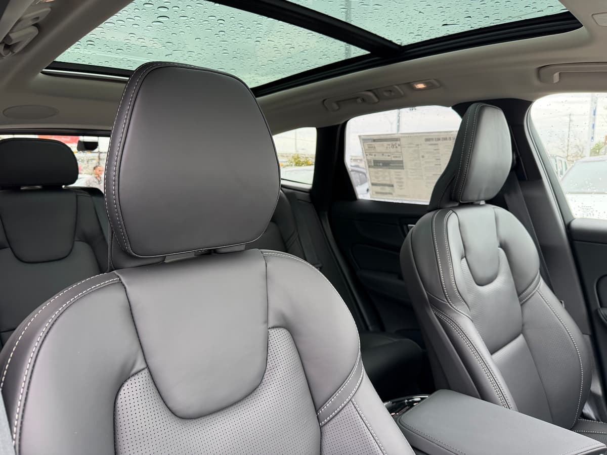 2026 Volvo XC60 - Image 9