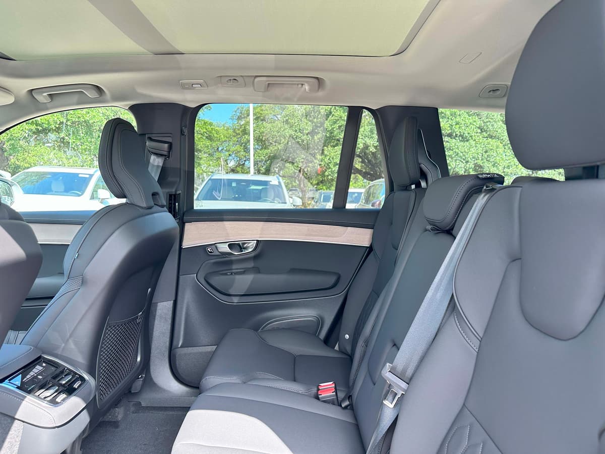 2026 Volvo XC90 - Image 16