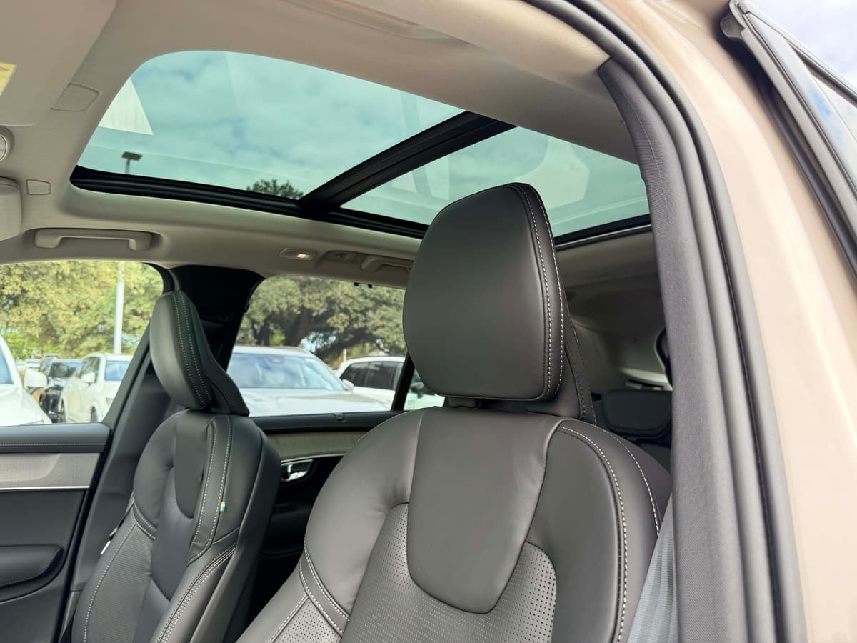 2026 Volvo XC90 - Image 14