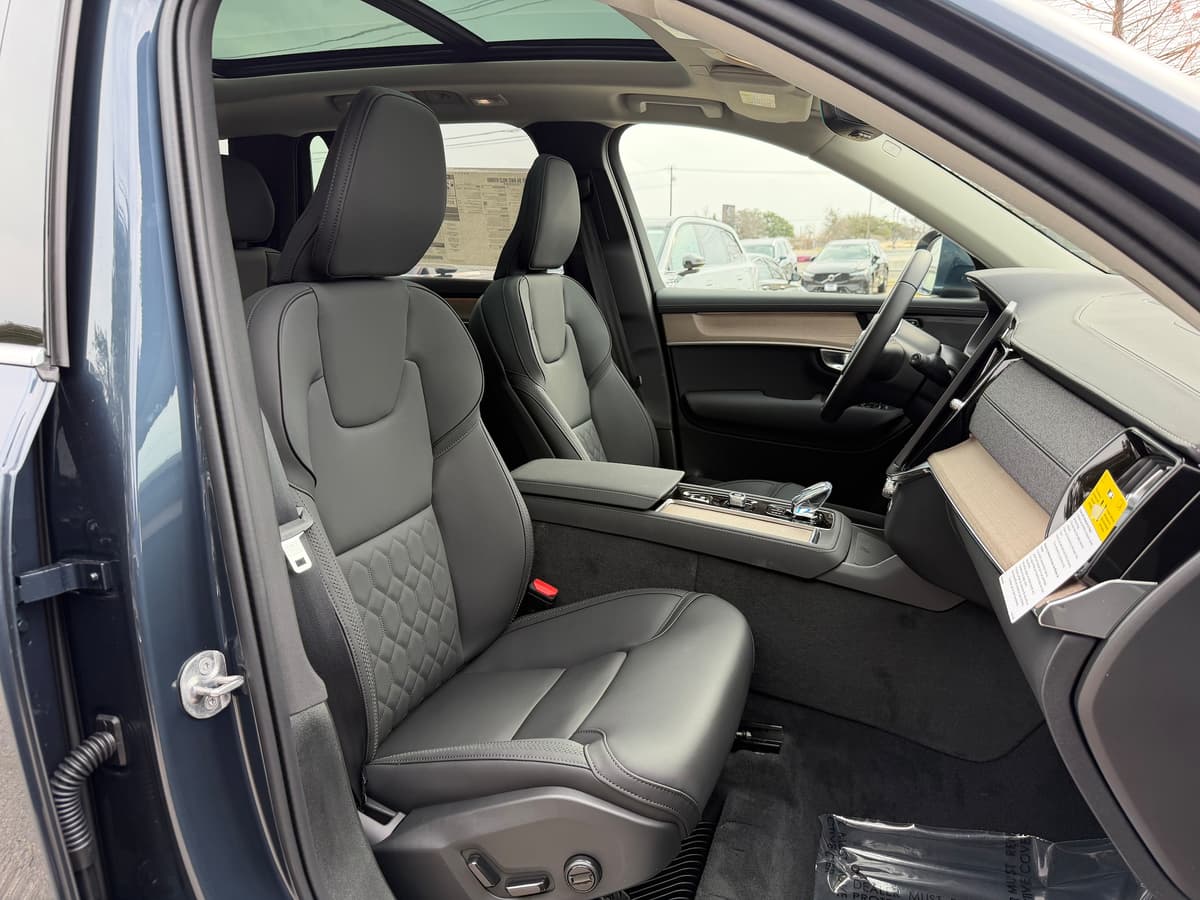 2026 Volvo XC90 - Image 8