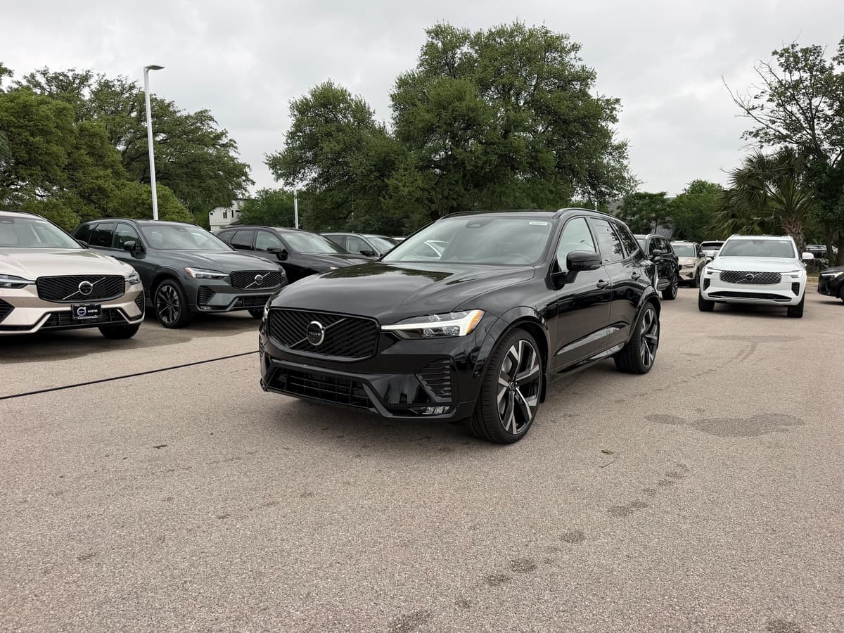 2026 Volvo XC60 - Image 2