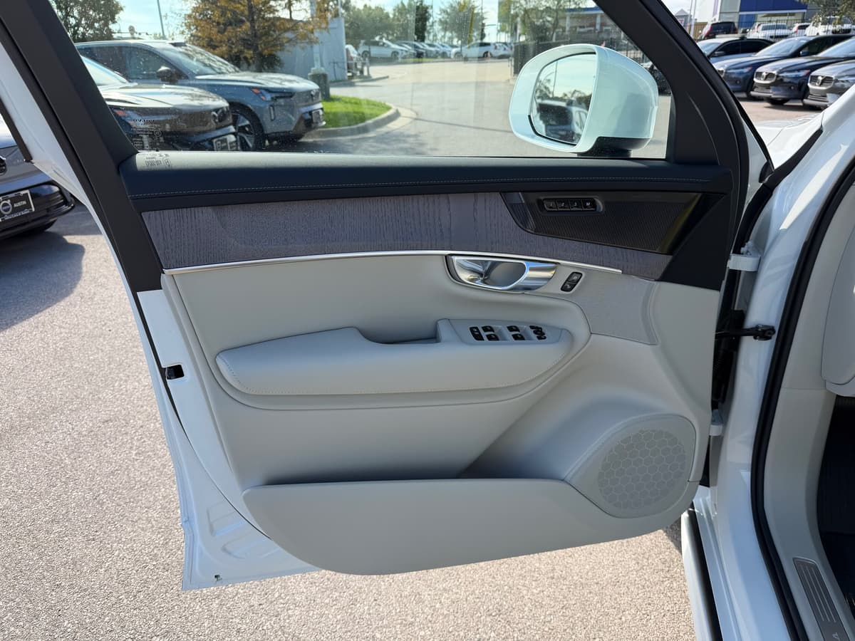 2026 Volvo XC90 - Image 18