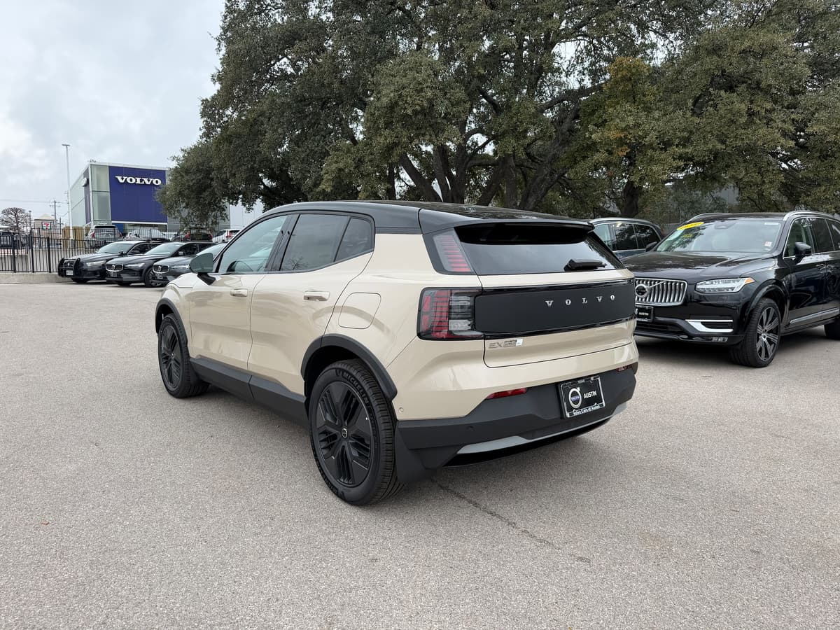 2026 Volvo EX30 Cross Country - Image 4