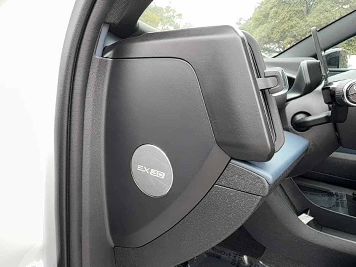 2026 Volvo EX30 - Image 19