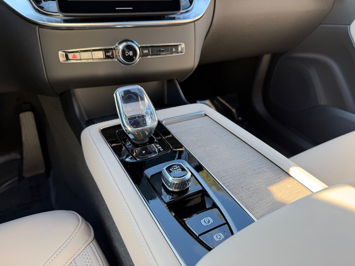 2026 Volvo XC90 - Image 13