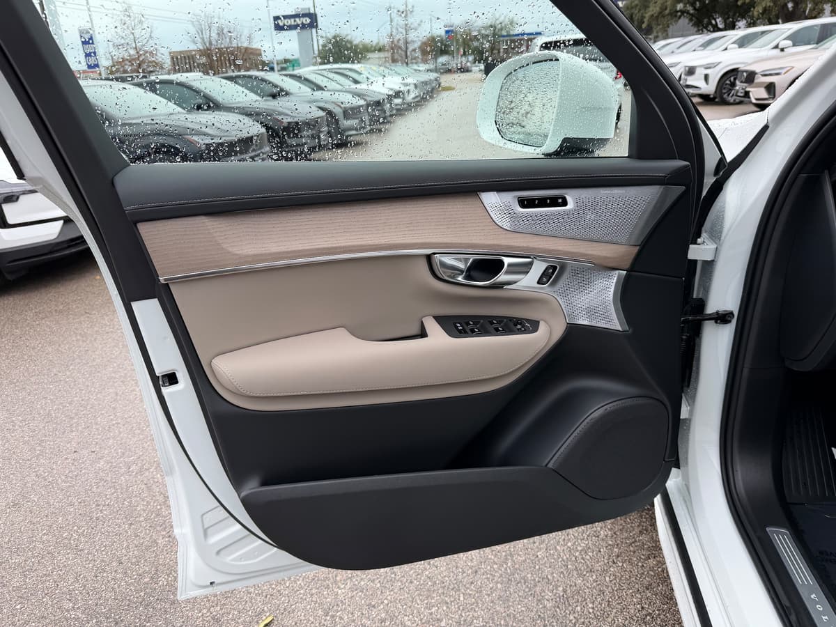 2026 Volvo XC90 - Image 18
