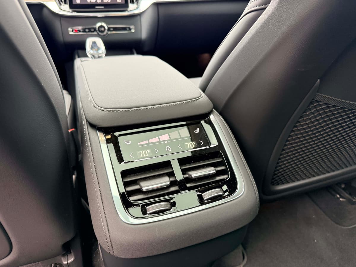 2025 Volvo XC90 - Image 17