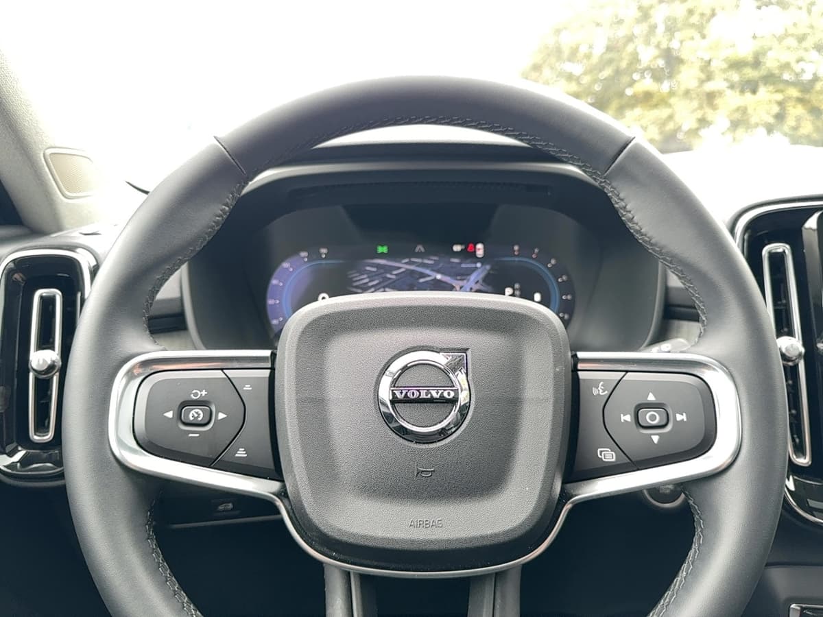 2024 Volvo XC40 - Image 19