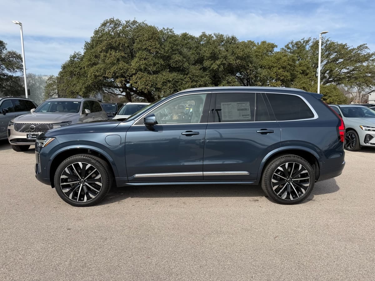 2026 Volvo XC90 plug-in hybrid - Image 3