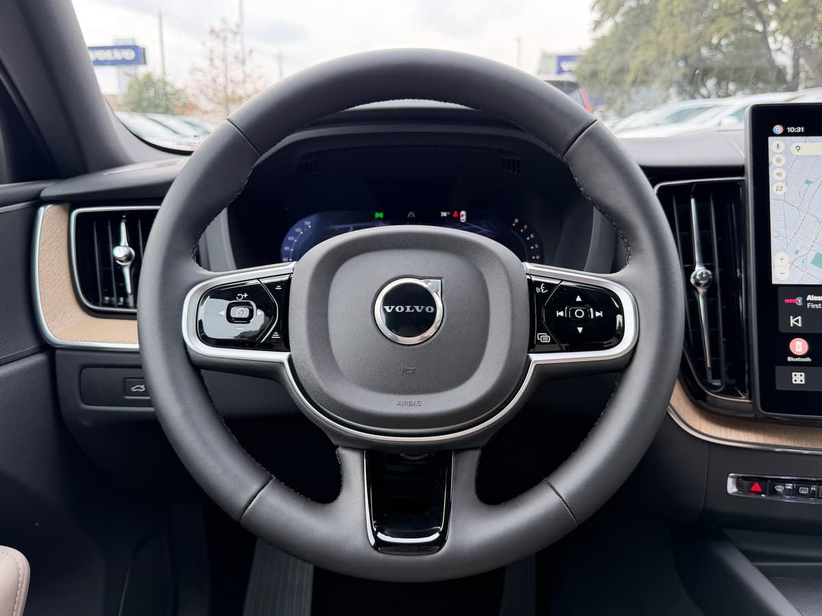 2026 Volvo XC60 - Image 13