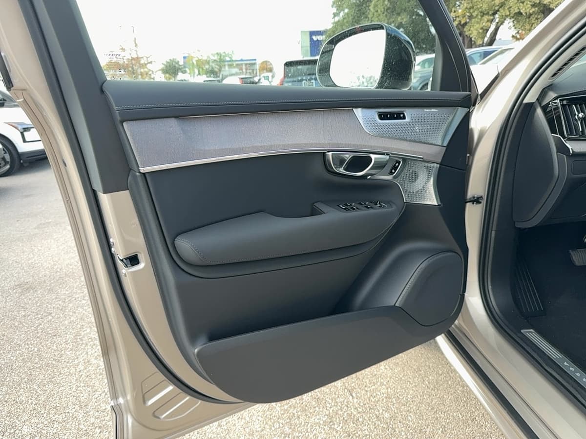 2026 Volvo XC90 - Image 7