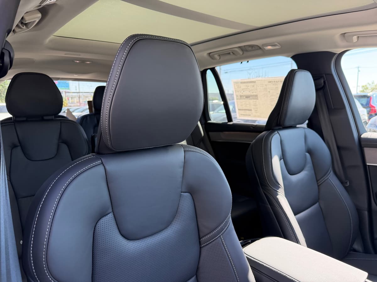 2026 Volvo XC90 plug-in hybrid - Image 9