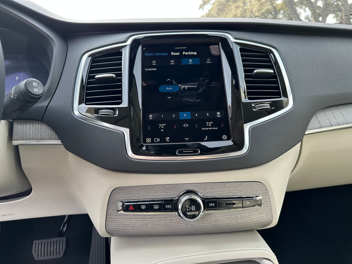 2025 Volvo XC90 - Image 11
