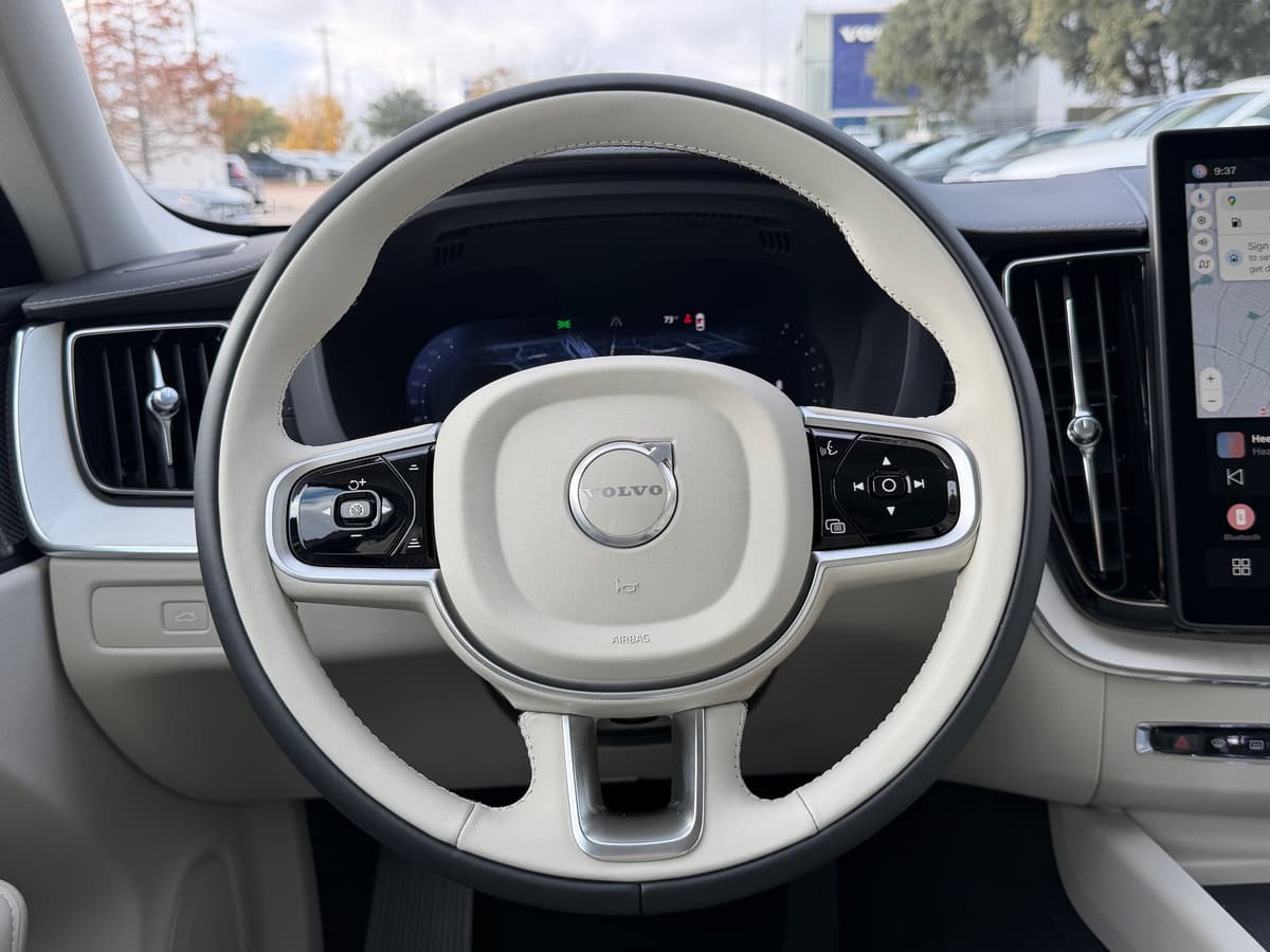 2026 Volvo XC60 - Image 13