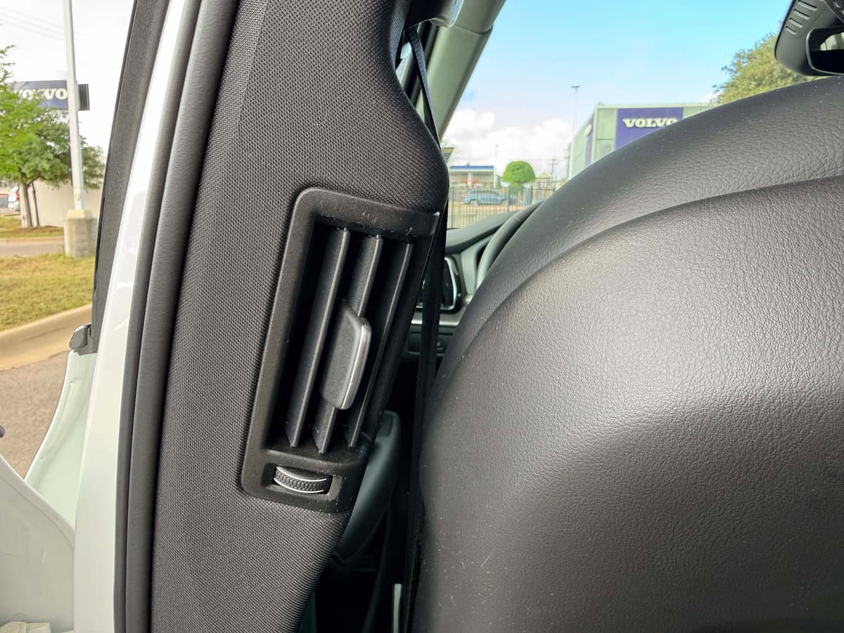 2025 Volvo XC60 - Image 16