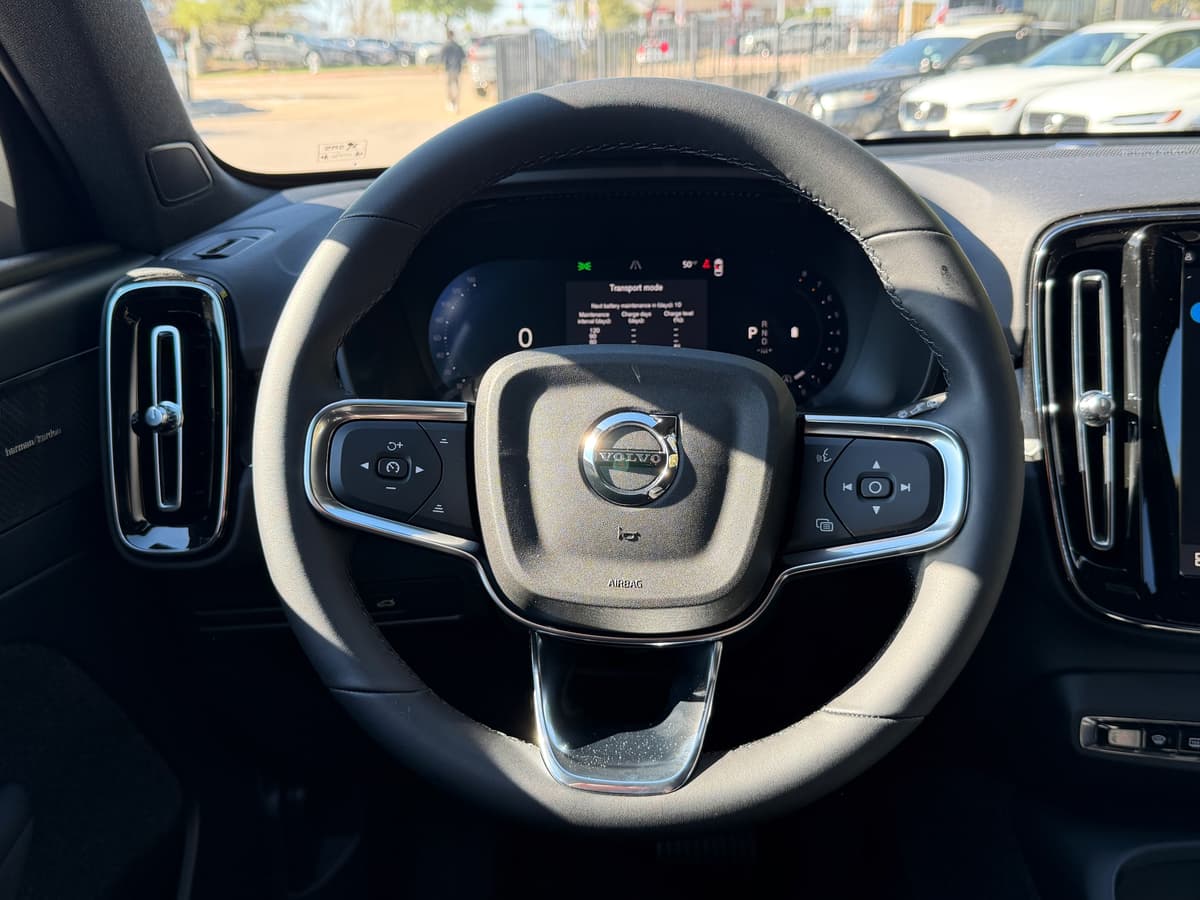 2026 Volvo XC40 - Image 14