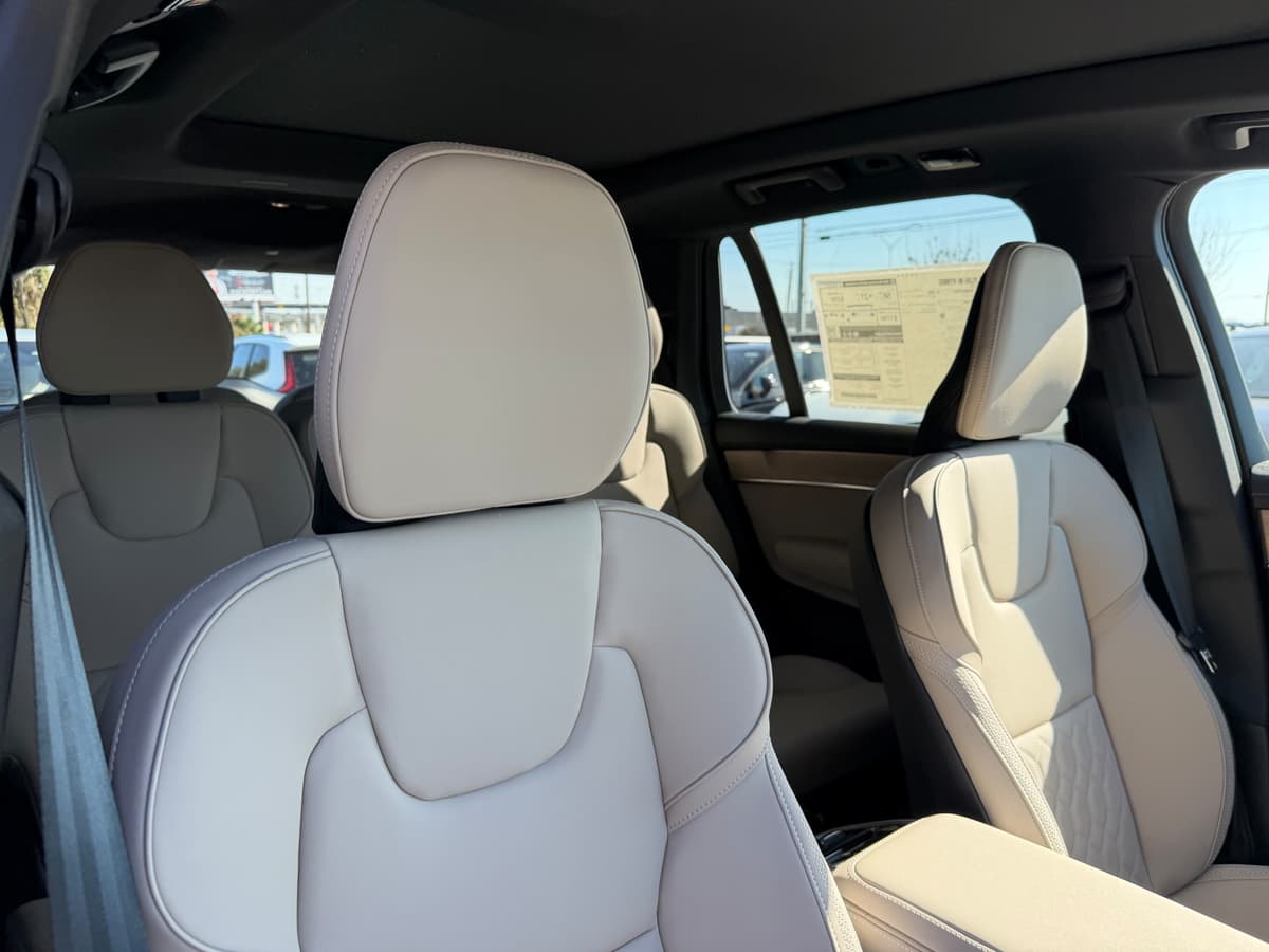 2026 Volvo XC90 plug-in hybrid - Image 9