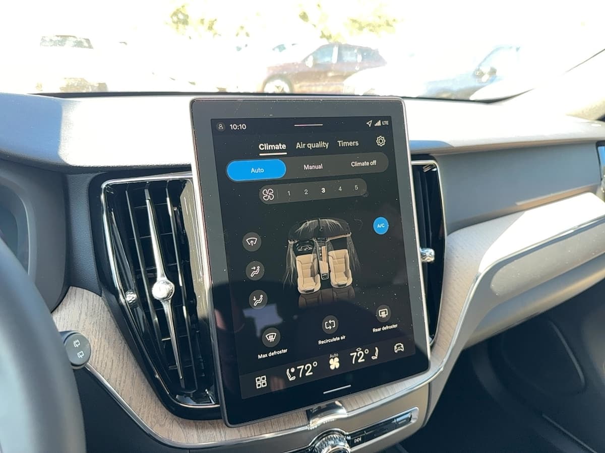 2026 Volvo XC60 - Image 21