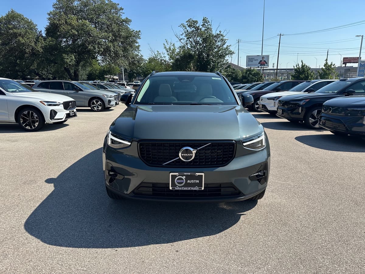 2026 Volvo XC40 - Image 6