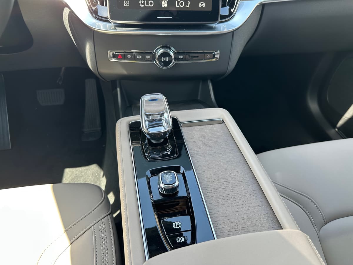 2026 Volvo XC90 plug-in hybrid - Image 14