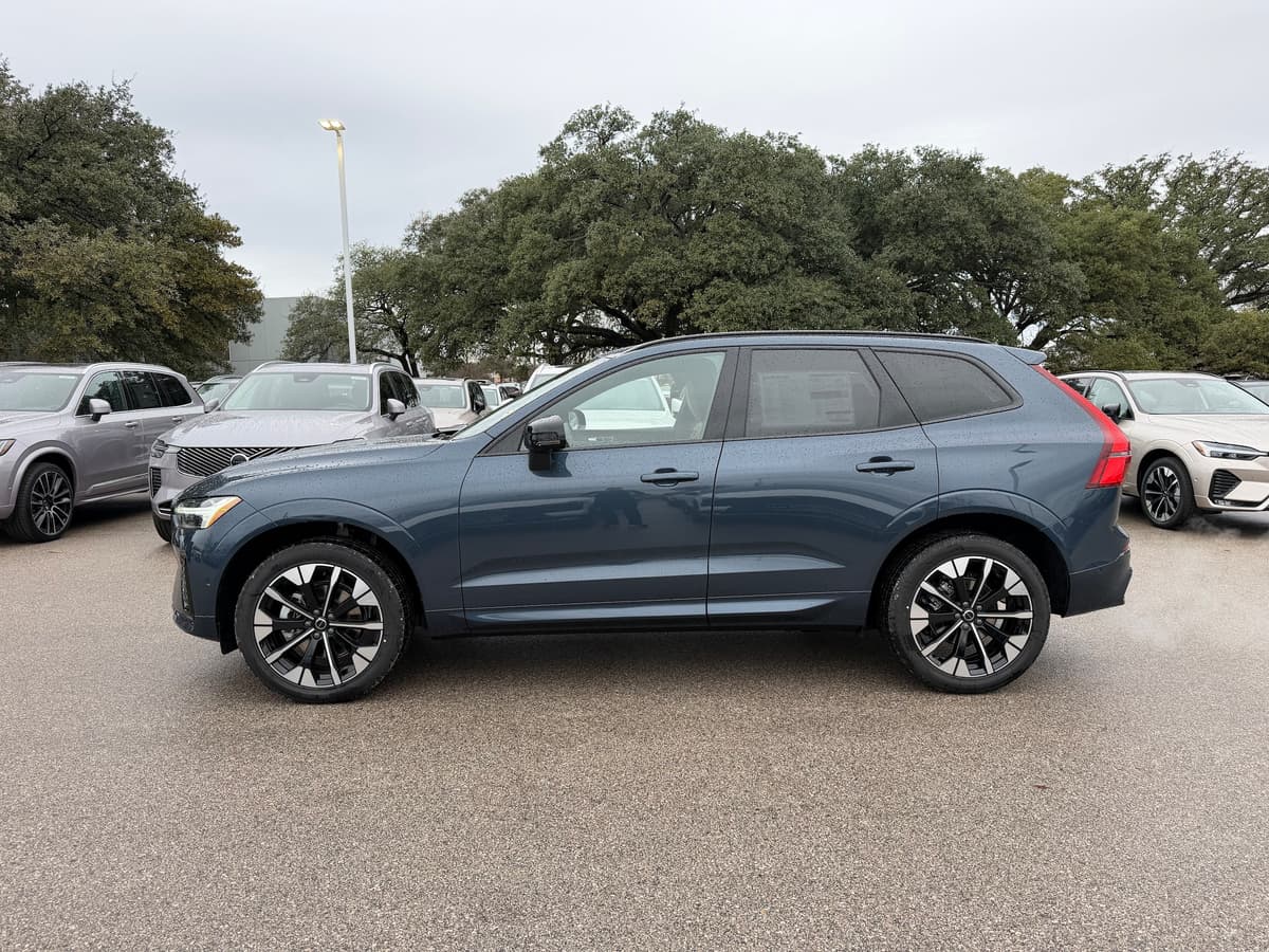 2026 Volvo XC60 - Image 3