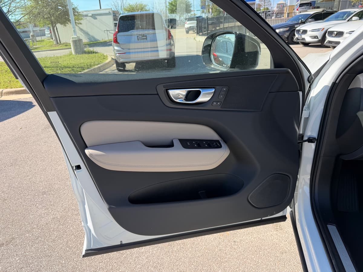 2026 Volvo XC60 - Image 15