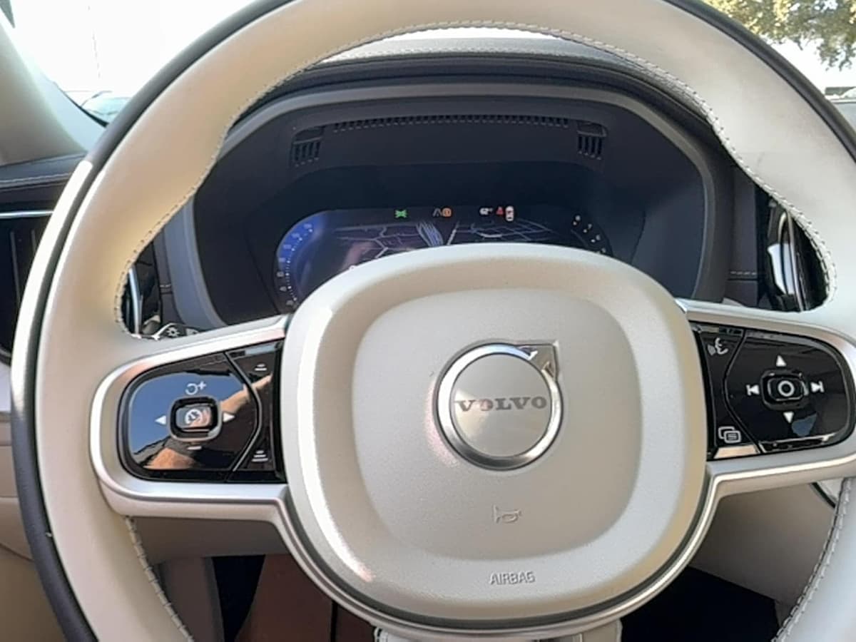 2026 Volvo XC60 - Image 21