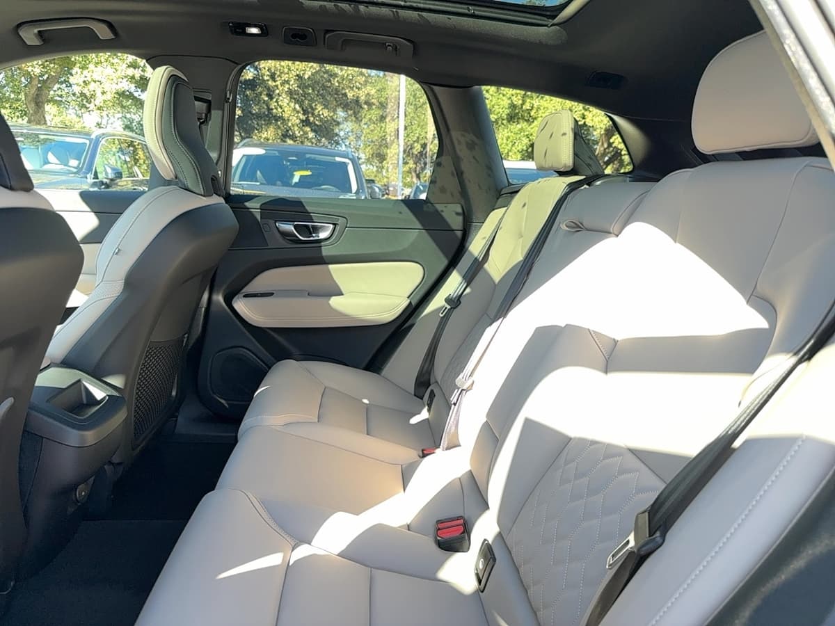 2026 Volvo XC60 - Image 15