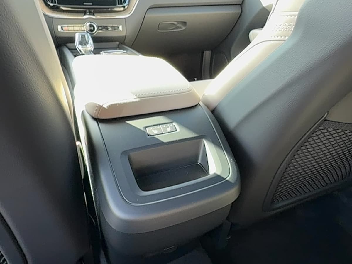 2026 Volvo XC60 - Image 18