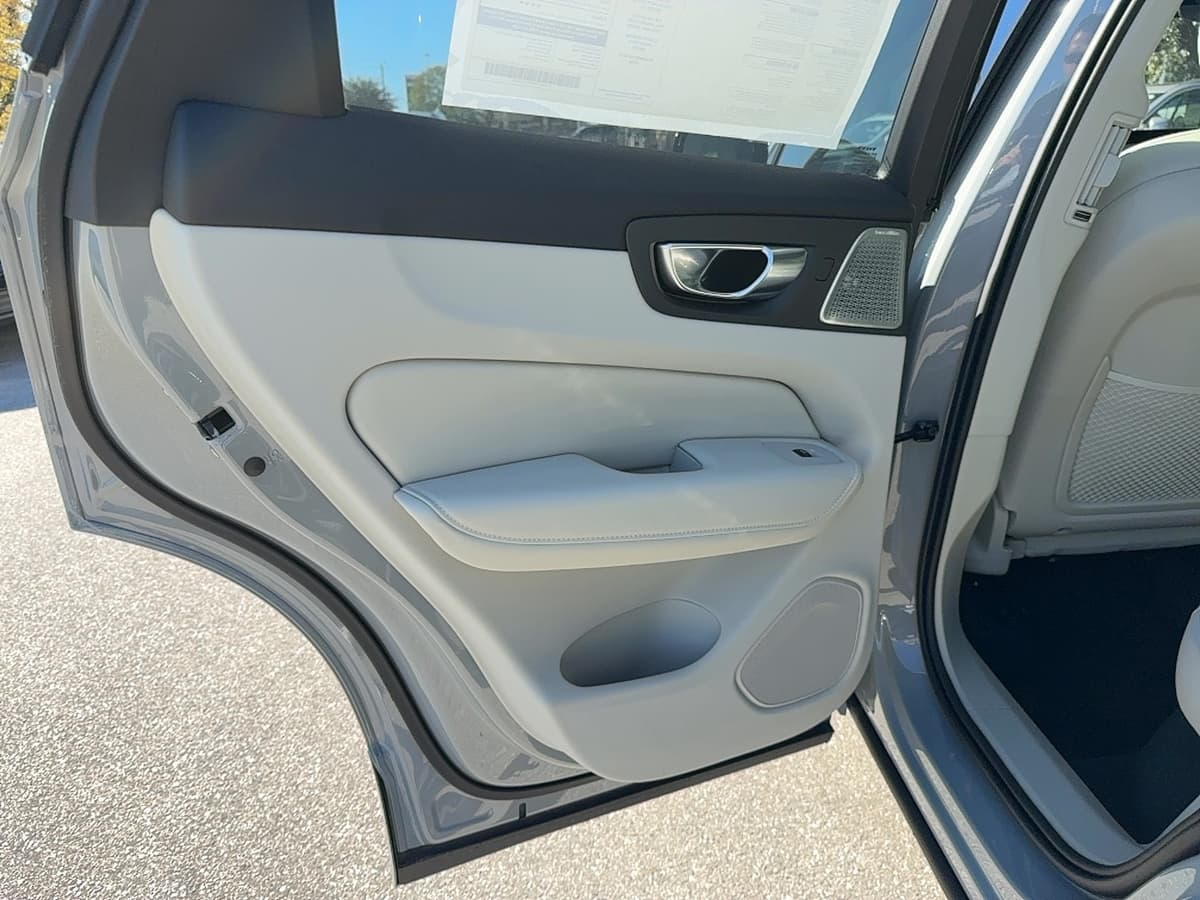 2026 Volvo XC60 - Image 15