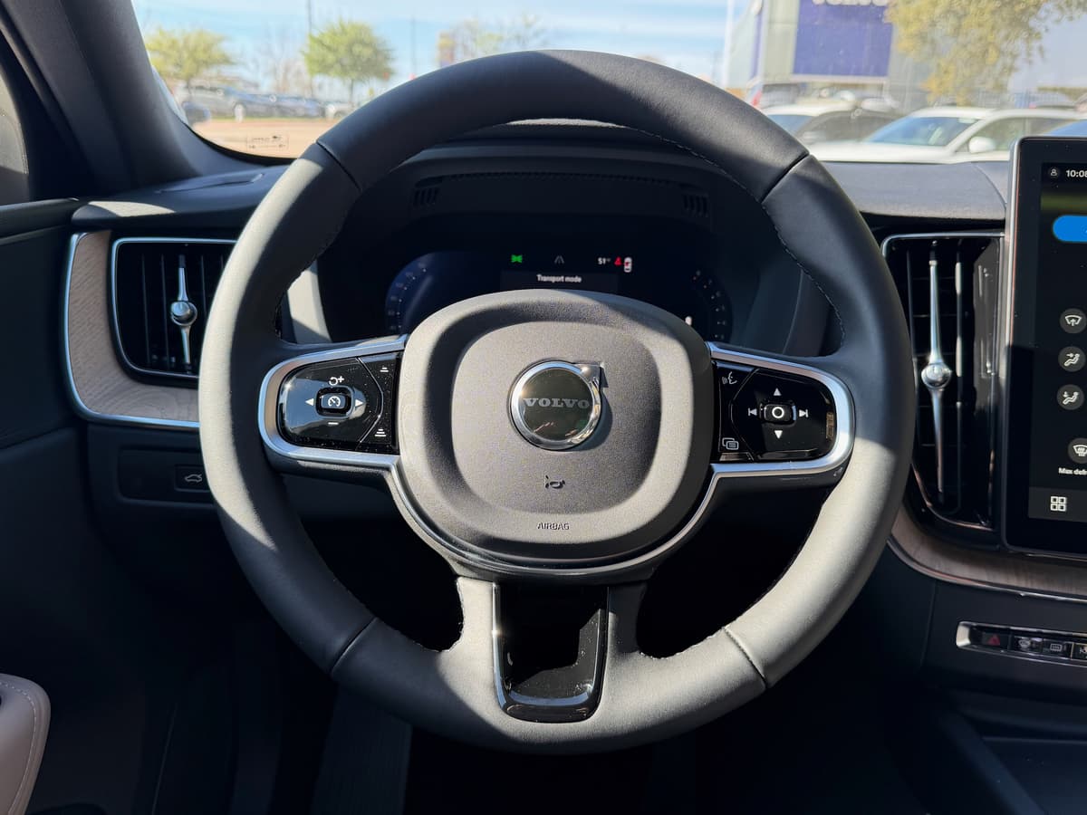2026 Volvo XC60 - Image 12