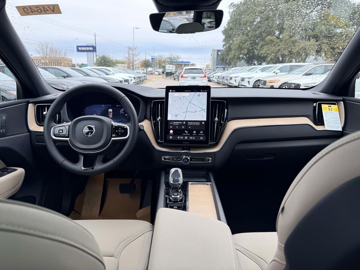 2026 Volvo XC60 - Image 17