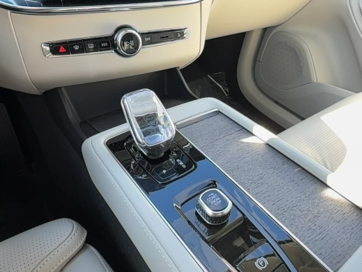 2026 Volvo XC90 - Image 25