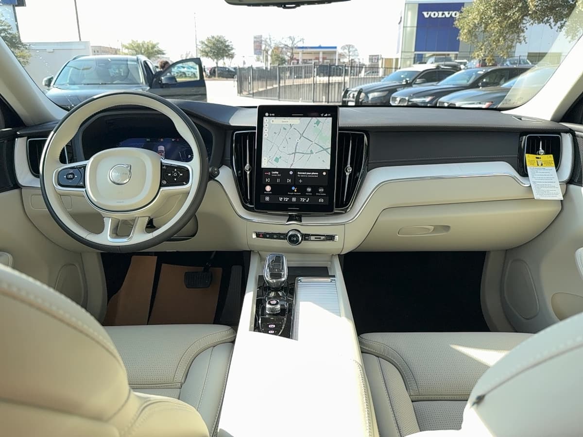 2026 Volvo XC60 - Image 13