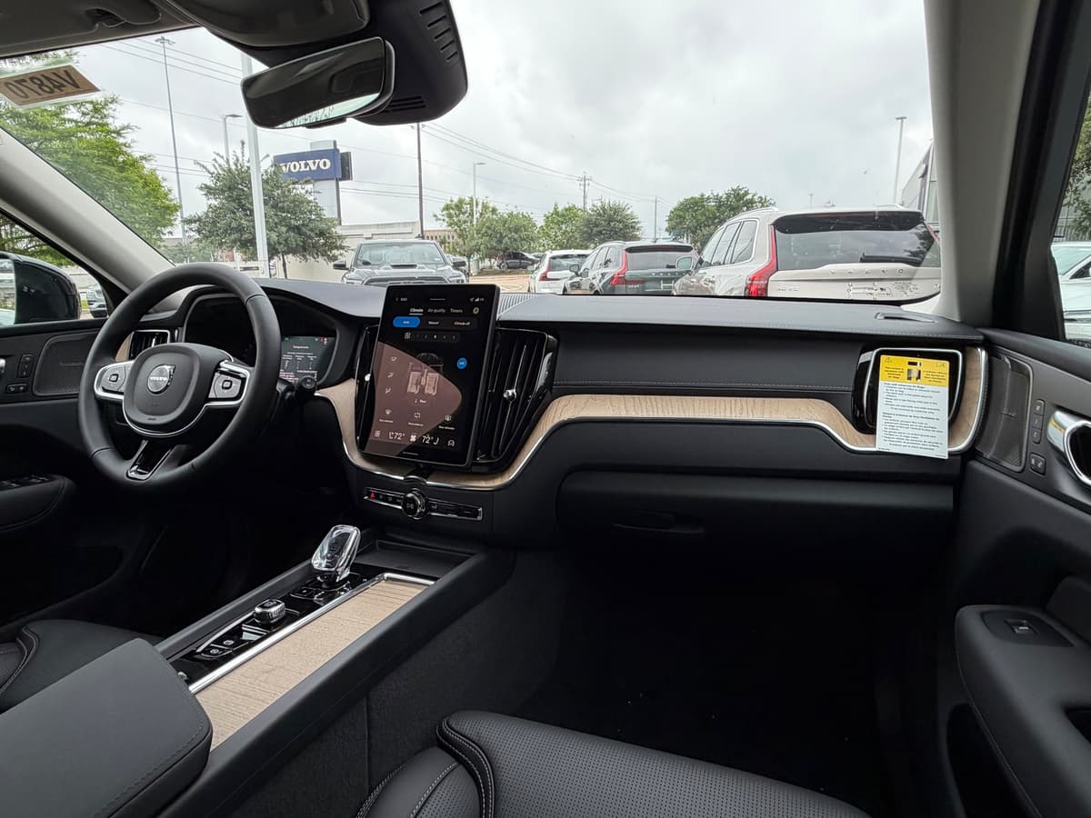 2026 Volvo XC60 - Image 10