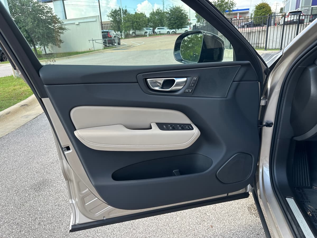 2026 Volvo XC60 - Image 16